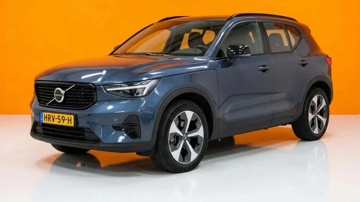 Volvo XC40 (2025) — foto 1