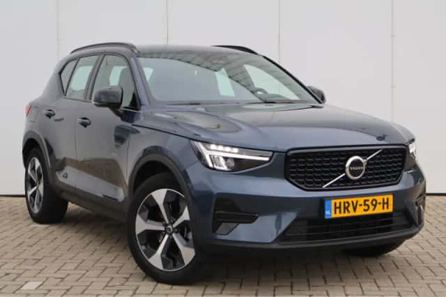 Volvo XC40 (2025) thumbnail 2