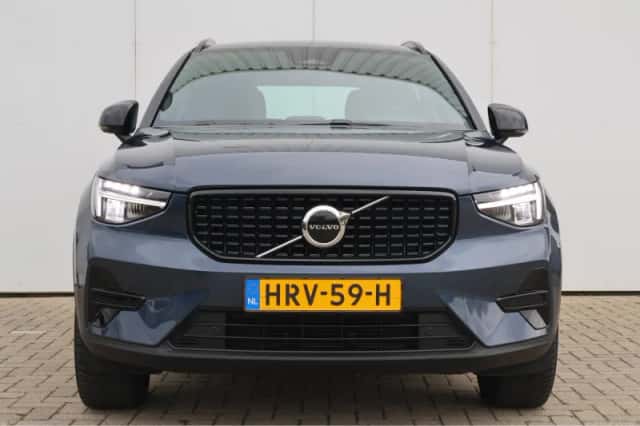 Volvo XC40 (2025) thumbnail 3
