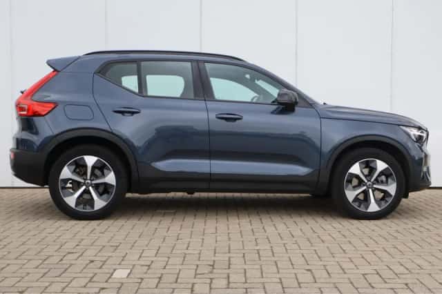 Volvo XC40 (2025) thumbnail 4