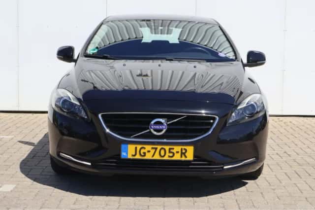 Volvo V40 (2015) thumbnail 2