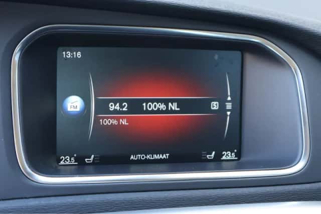 Volvo V40 (2015) thumbnail 11