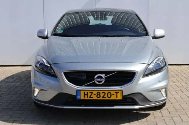 Volvo V40 (2016) thumbnail 2
