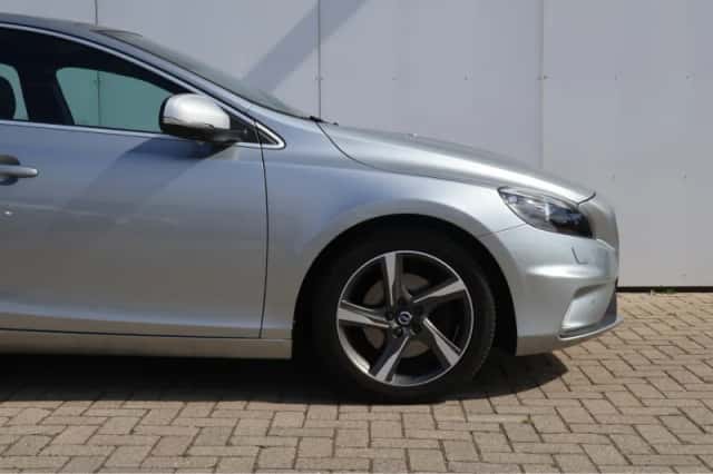 Volvo V40 (2016) thumbnail 27
