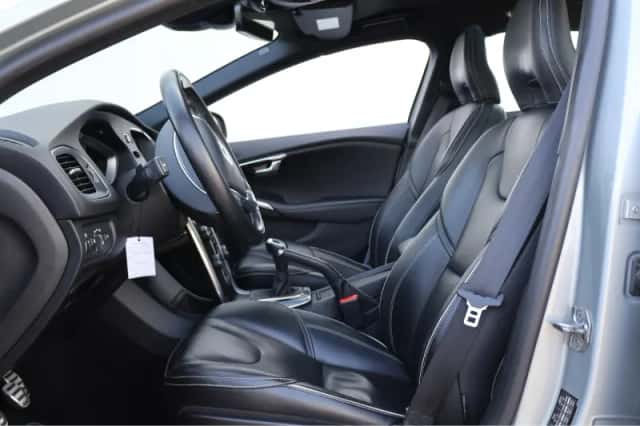 Volvo V40 (2016) thumbnail 6