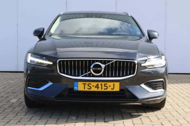 Volvo V60 (2018) thumbnail 2