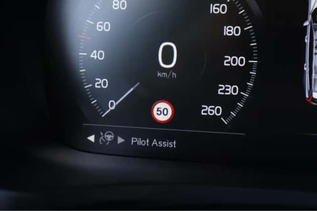 Volvo V60 (2018) thumbnail 17