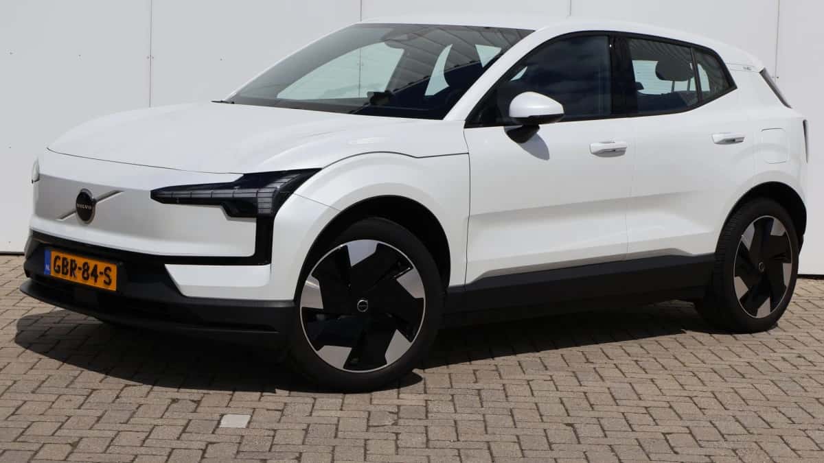 Volvo EX30 (2024) — foto 1