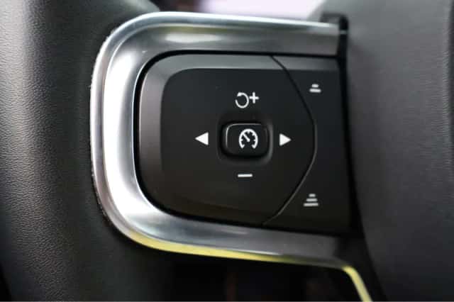 Volvo XC40 (2022) thumbnail 9