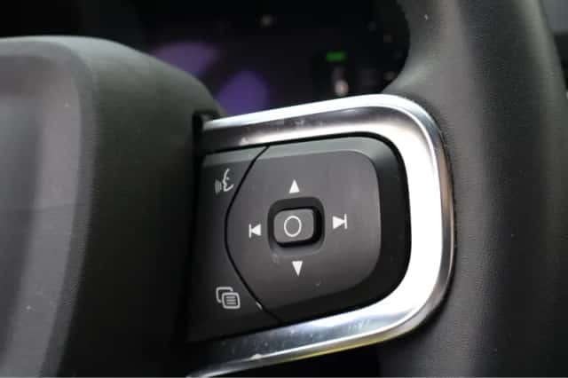 Volvo XC40 (2022) thumbnail 11
