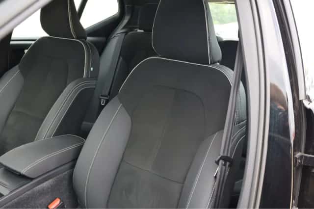 Volvo XC40 (2022) thumbnail 5