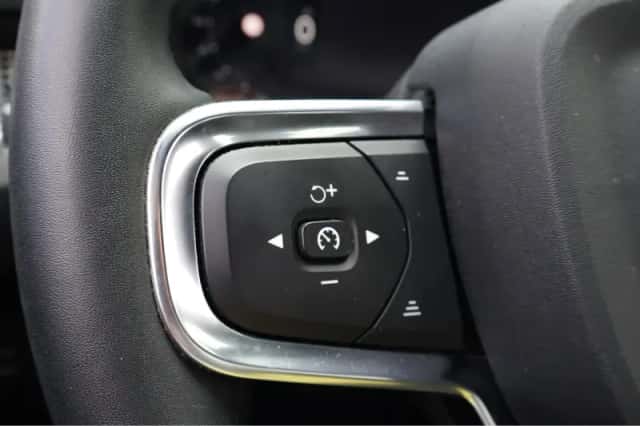 Volvo XC40 (2022) thumbnail 10