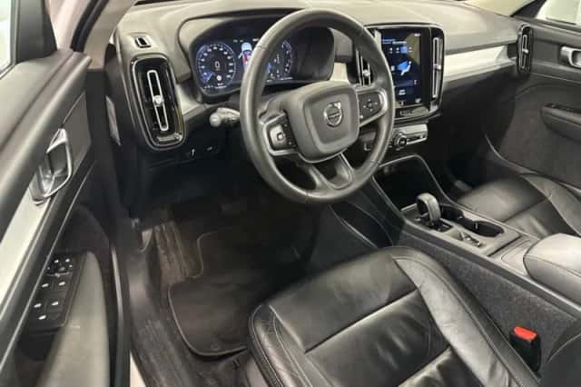 Volvo XC40 (2022) thumbnail 3