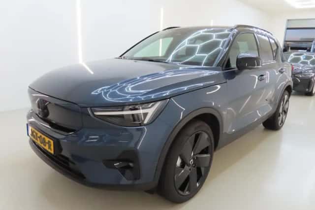 Volvo EX40 (2025)