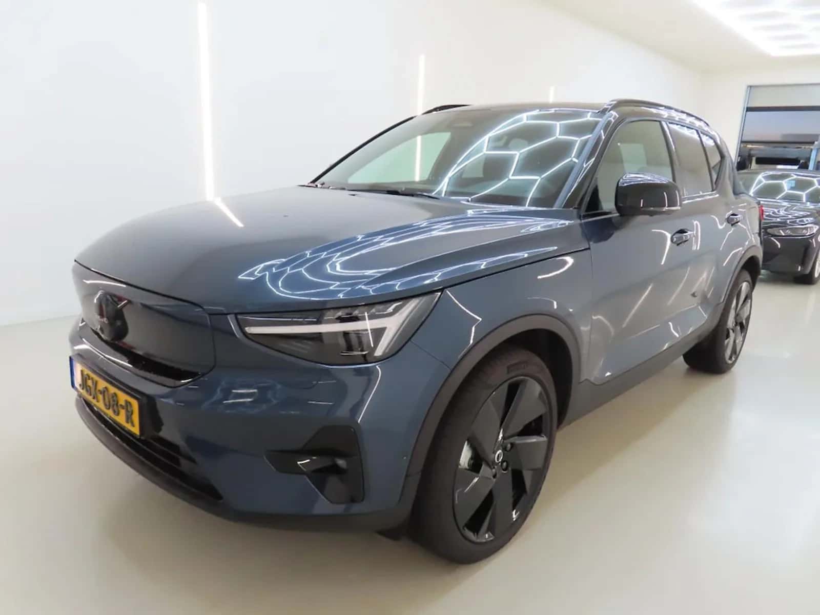 Volvo EX40 (2025) — foto 1