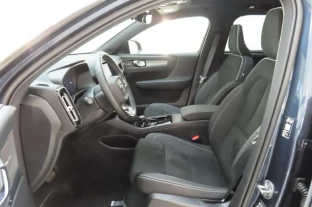 Volvo EX40 (2025) thumbnail 3