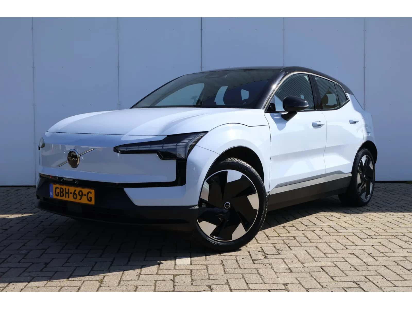 Volvo EX30 (2024) — foto 1