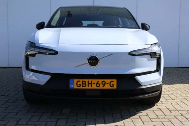 Volvo EX30 (2024) thumbnail 2