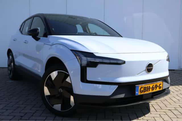 Volvo EX30 (2024) thumbnail 3