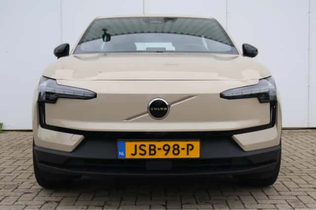 Volvo EX30 (2025) thumbnail 2