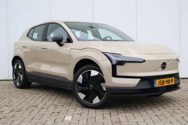 Volvo EX30 (2025) thumbnail 3