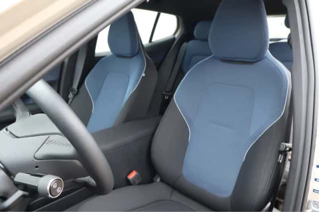 Volvo EX30 (2025) thumbnail 4
