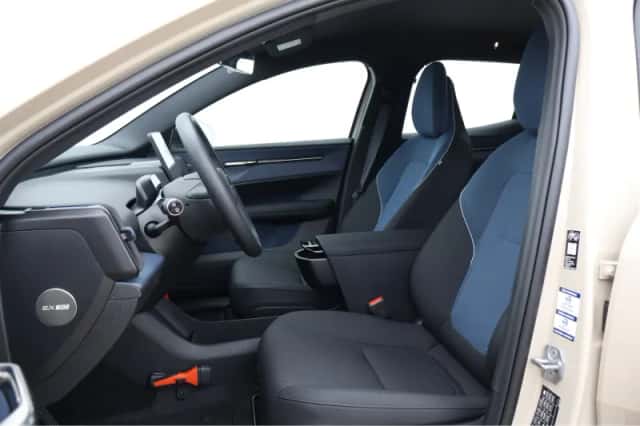 Volvo EX30 (2025) thumbnail 5