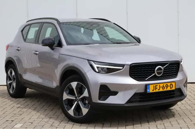 Volvo XC40 (2025) thumbnail 3