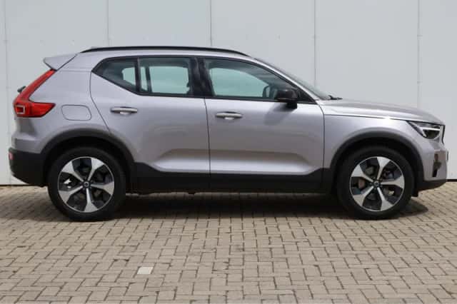 Volvo XC40 (2025) thumbnail 4