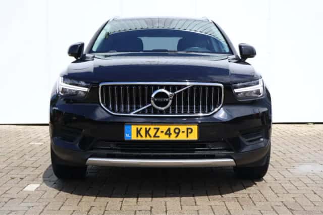 Volvo XC40 (2022) thumbnail 2