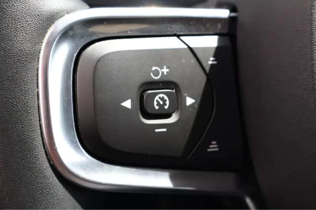 Volvo XC40 (2022) thumbnail 4
