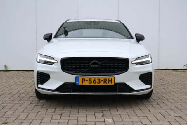 Volvo V60 (2022) thumbnail 2