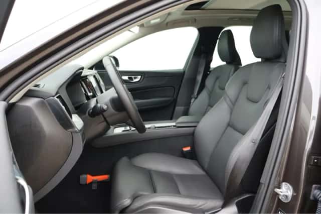 Volvo XC60 (2025) thumbnail 5