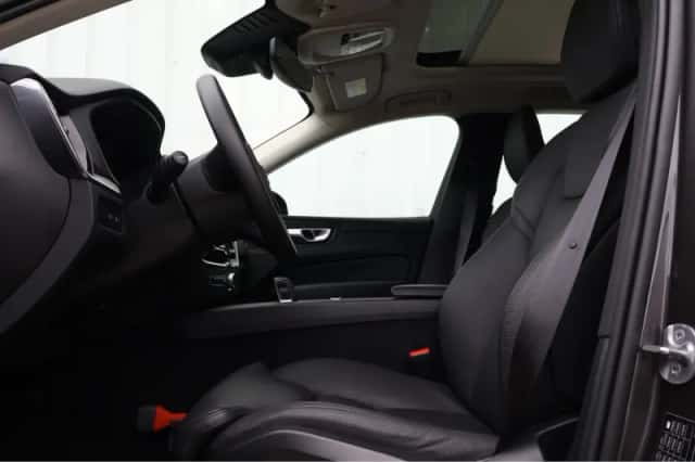 Volvo XC60 (2025) thumbnail 6