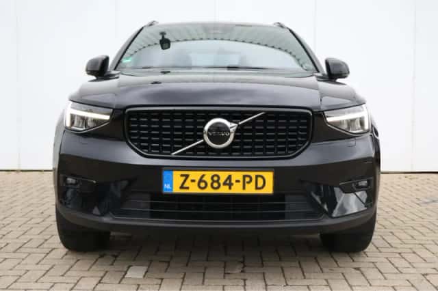 Volvo XC40 (2023) thumbnail 2