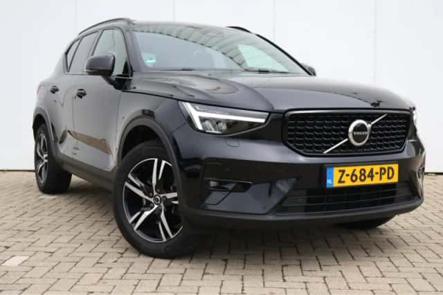 Volvo XC40 (2023) thumbnail 3