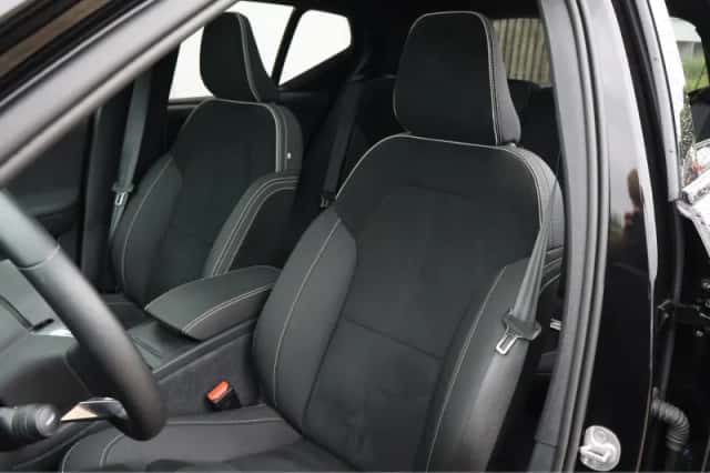Volvo XC40 (2023) thumbnail 4