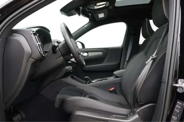 Volvo XC40 (2023) thumbnail 6