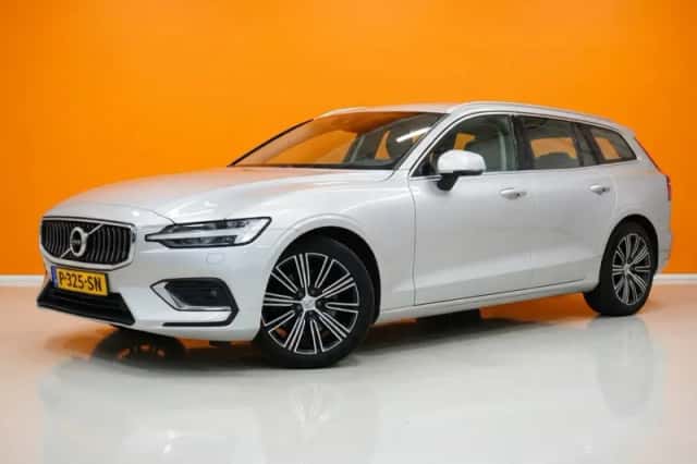 Volvo V60 (2022) thumbnail 1