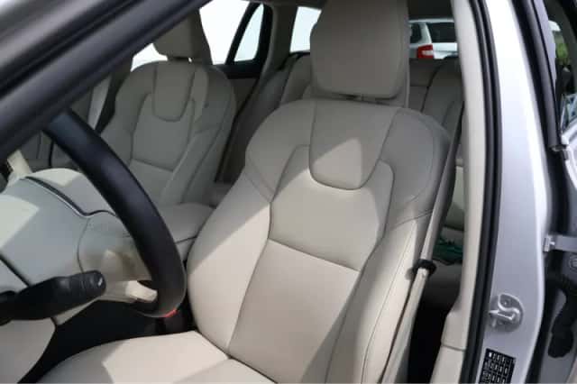 Volvo V60 (2022) thumbnail 2