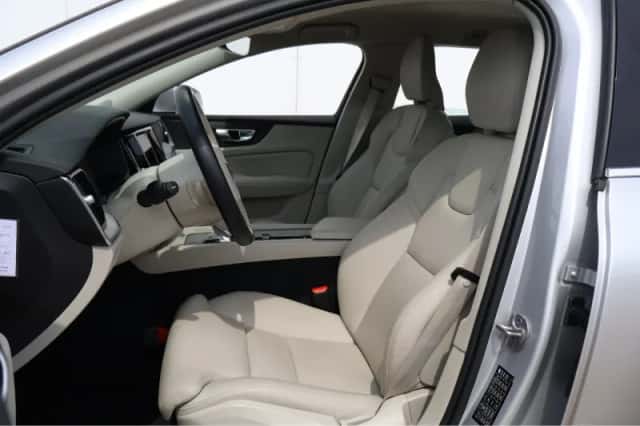 Volvo V60 (2022) thumbnail 3