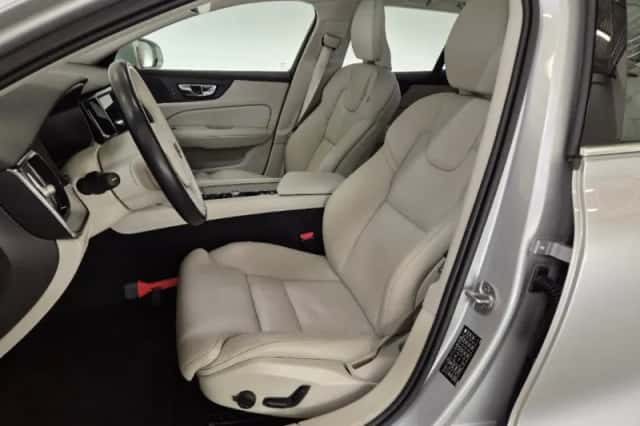 Volvo V60 (2022) thumbnail 4