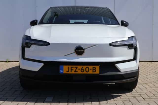 Volvo EX30 (2025) thumbnail 2