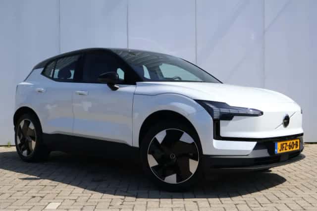 Volvo EX30 (2025) thumbnail 3