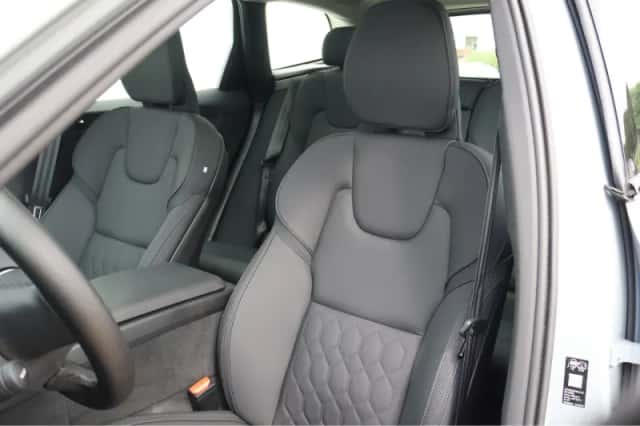 Volvo XC60 (2025) thumbnail 4