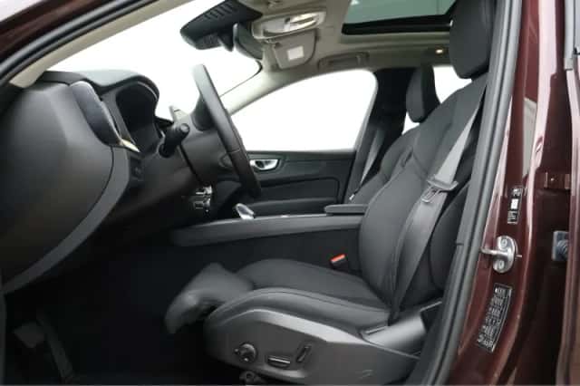 Volvo XC60 (2025) thumbnail 6