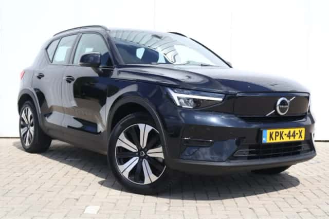 Volvo XC40 (2023) thumbnail 3