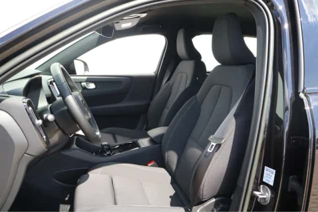 Volvo XC40 (2023) thumbnail 5