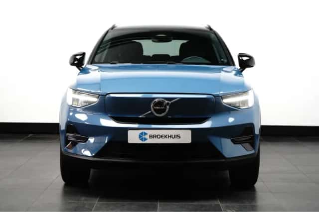 Volvo XC40 (2023) thumbnail 2