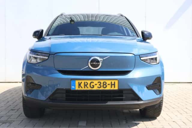 Volvo XC40 (2023) thumbnail 2